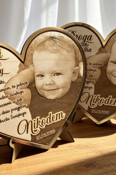 Drewniany magnes z grawerowanym portretem 20cm