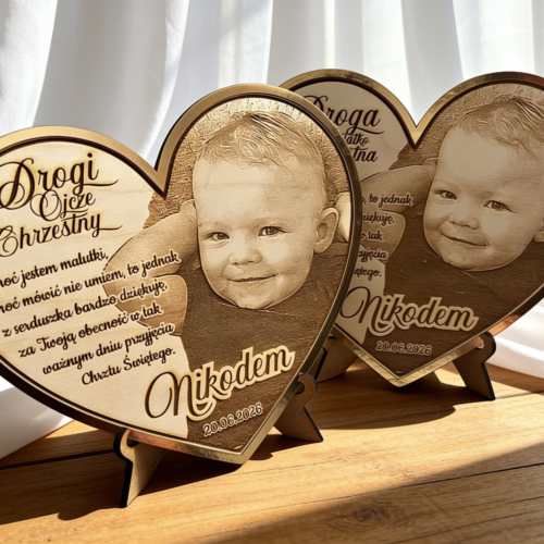 Drewniany magnes z grawerowanym portretem 20cm